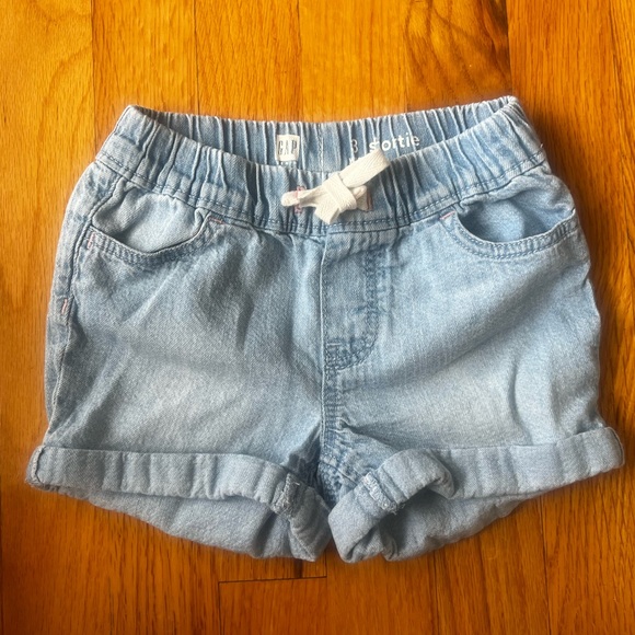 Toddler girl Gap denim pull on short - Picture 2 of 3